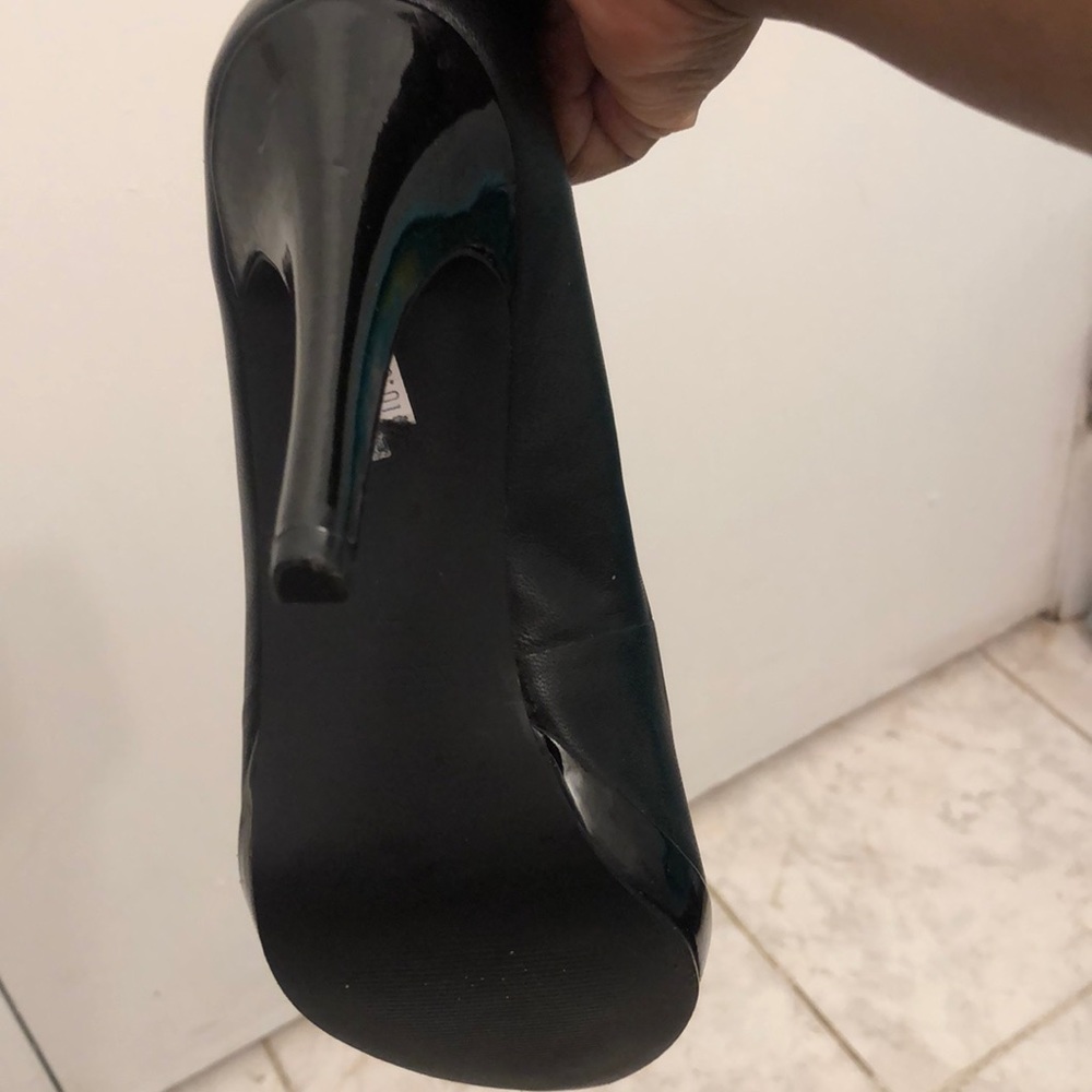 Shoes - Picture 3 of 4